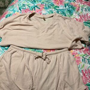 Amazon Essentials Women's Cream Pajama Set